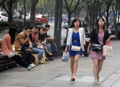 医院通报女子裸露做检查遭异性闯入